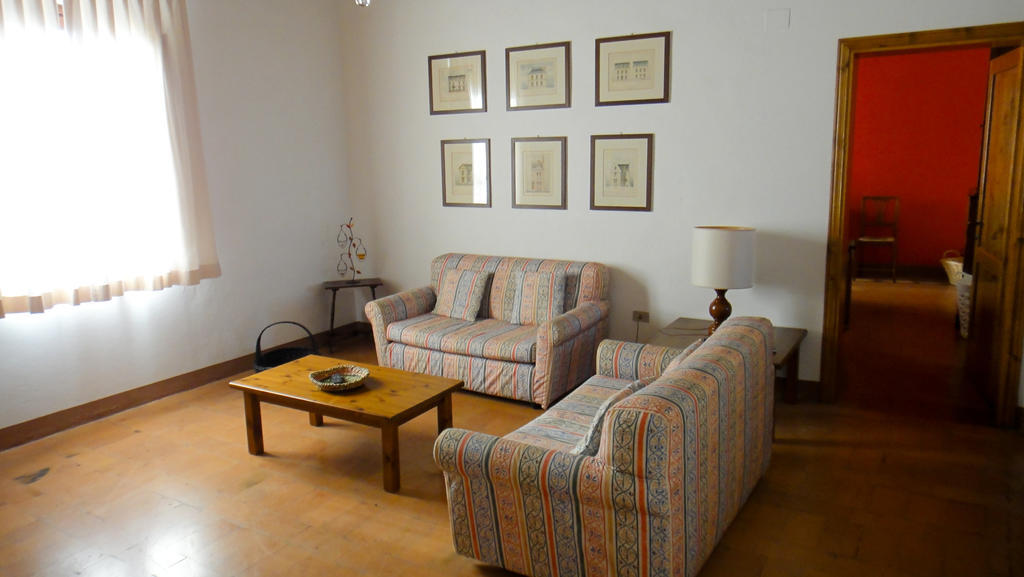切雷托圭迪Tenuta Di Colle Alberti Agriturismo别墅 客房 照片